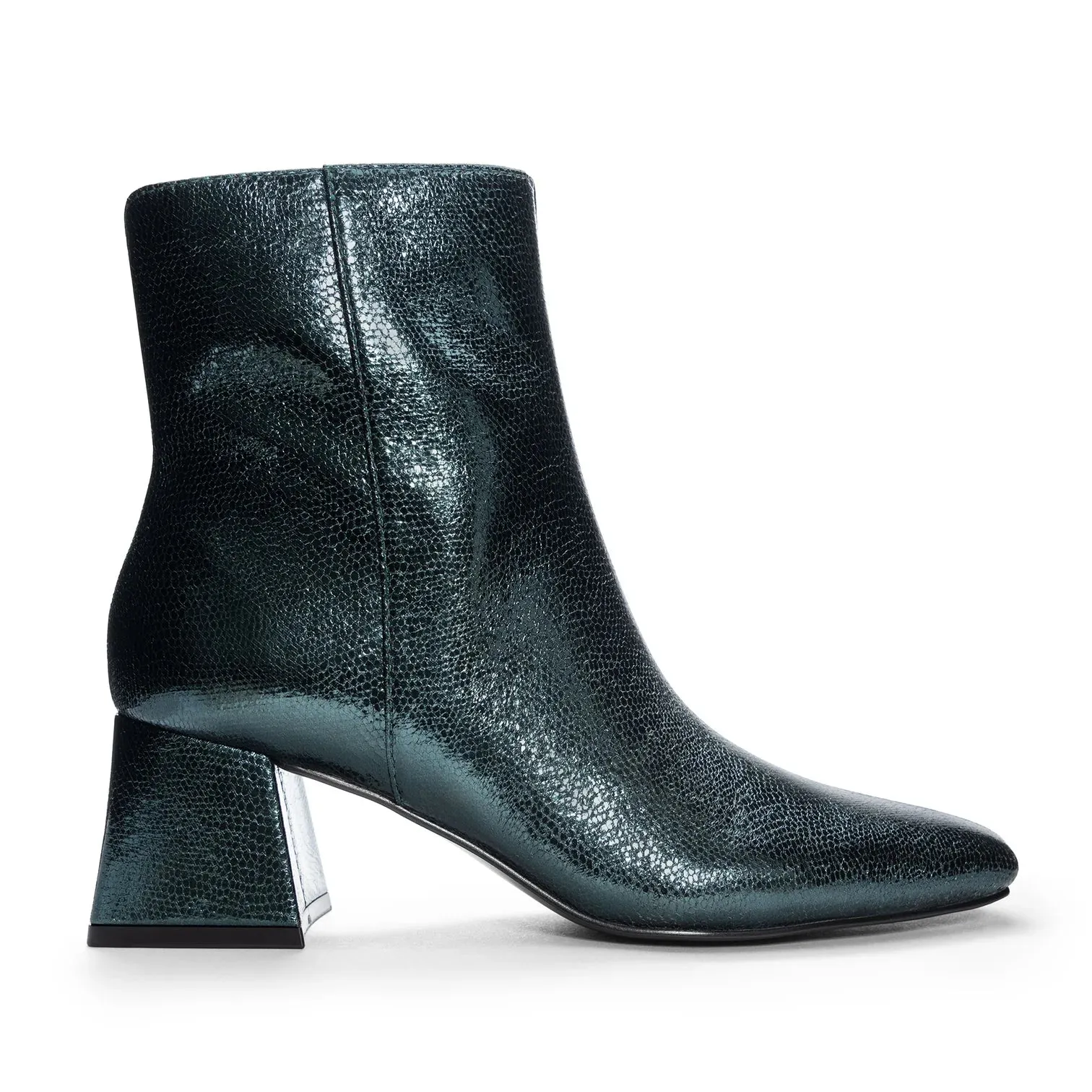 Chinese Laundry Dreamy Boot | Eggshell   Metallic Green