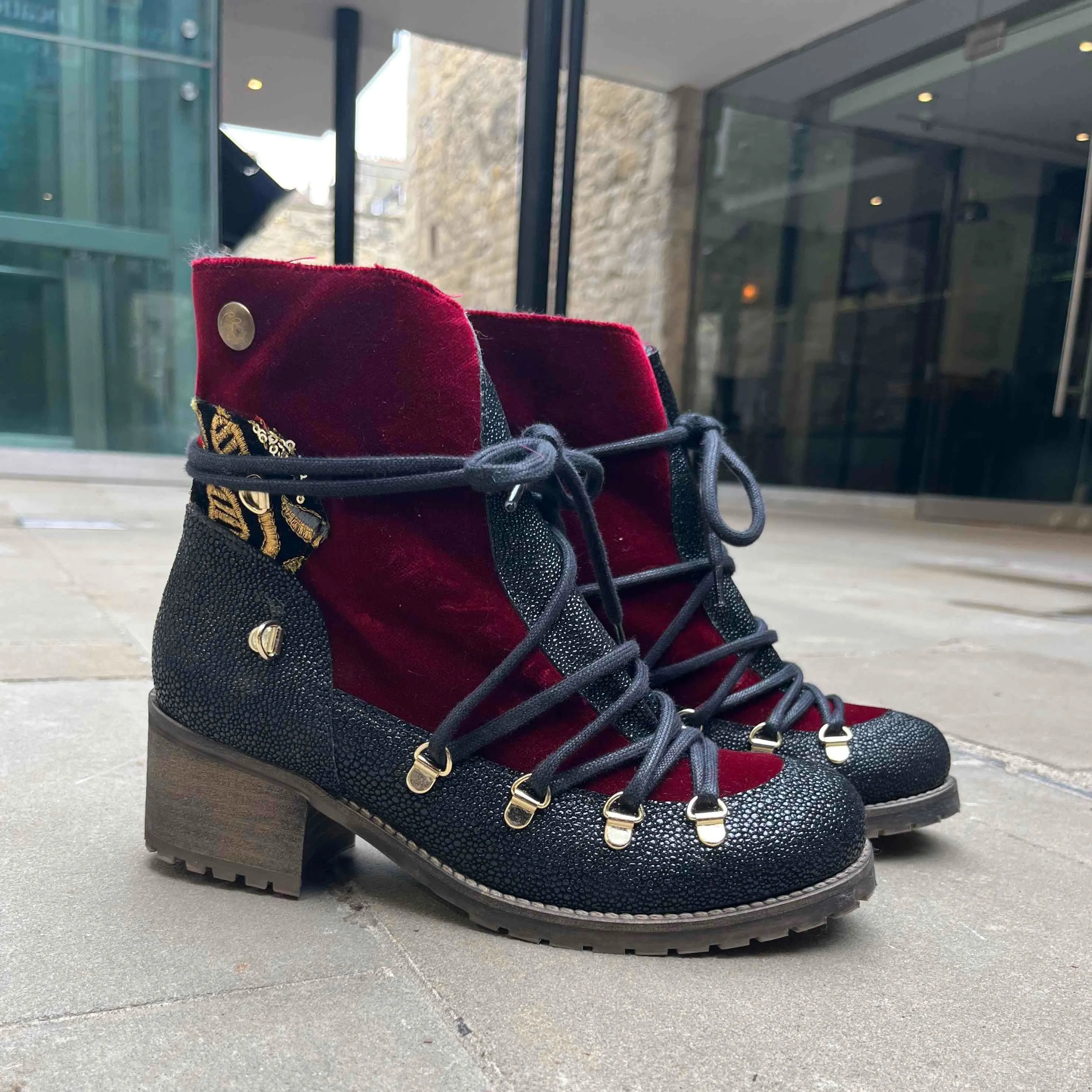 Chukar - Wine Velvet warm winter boot