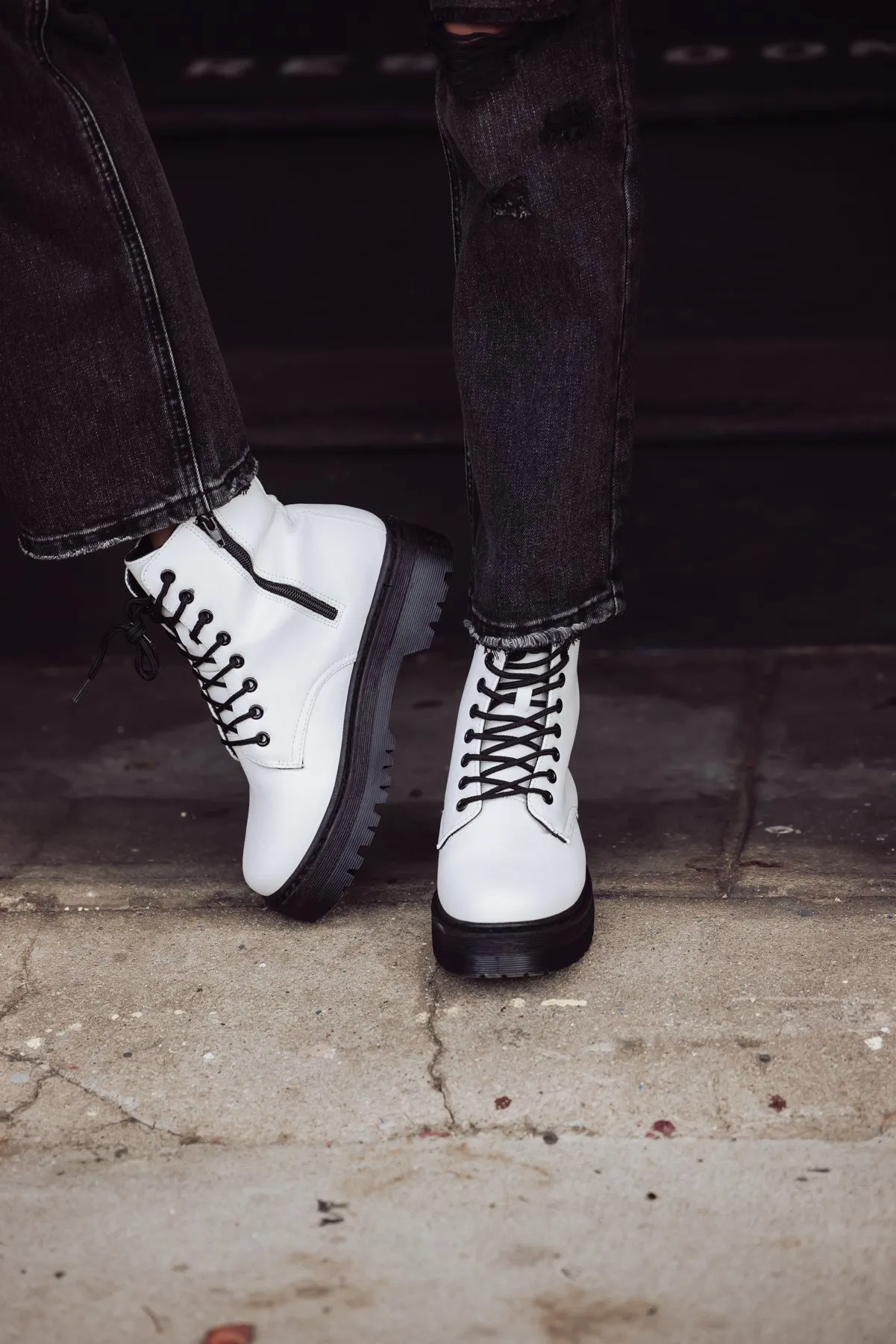 LEGEND PLATFORM LACE UP COMBAT BOOT