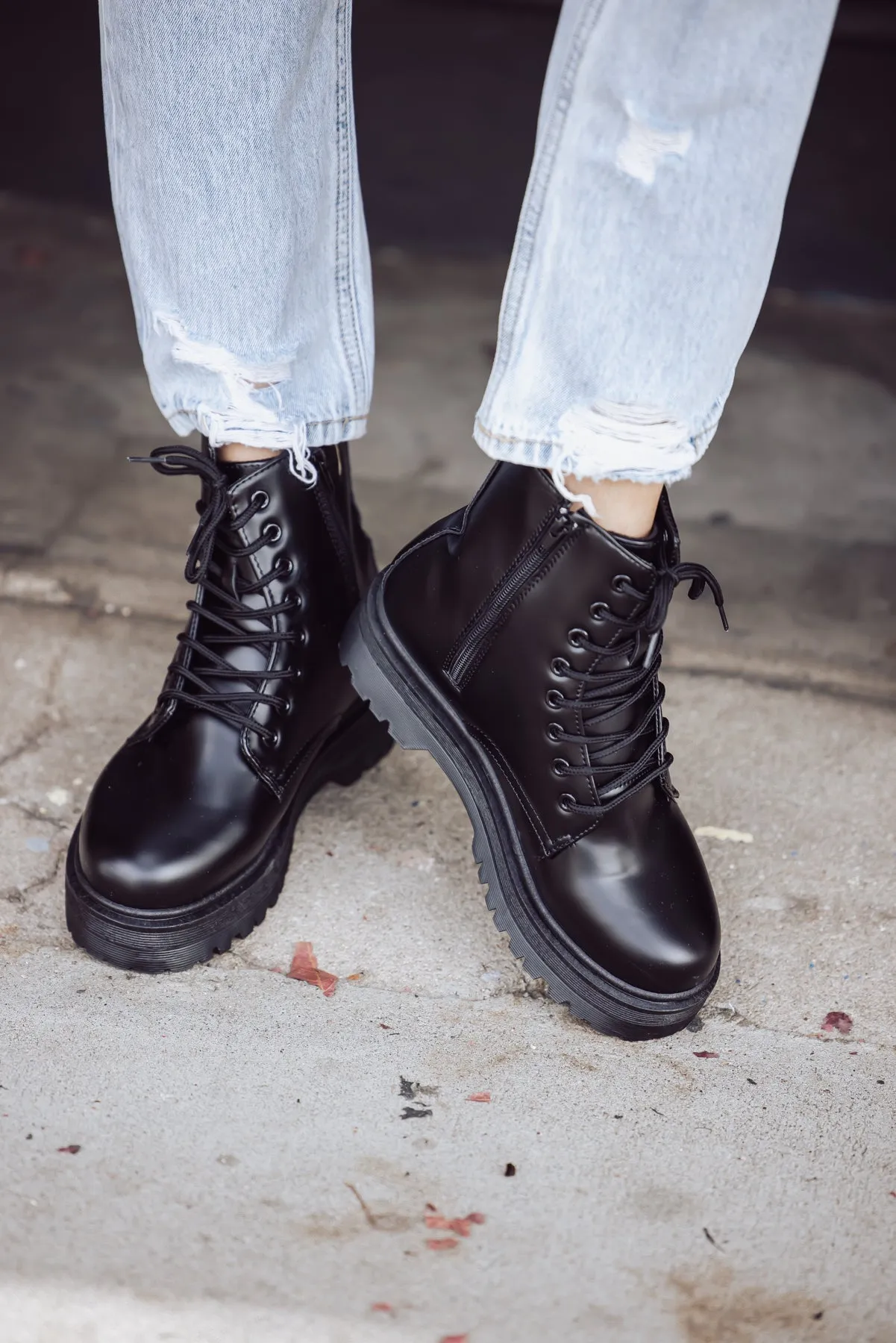 LEGEND PLATFORM LACE UP COMBAT BOOT